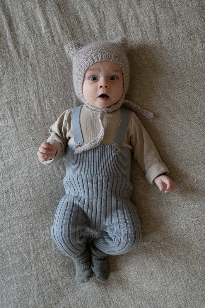 Handstickad babymössa - Beige