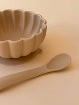 Giftfri barntallrik i silikon med sugpropp beige Cuddlie