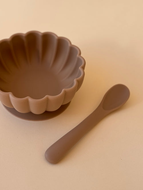 Silikonskål Flower med skje - Mocha